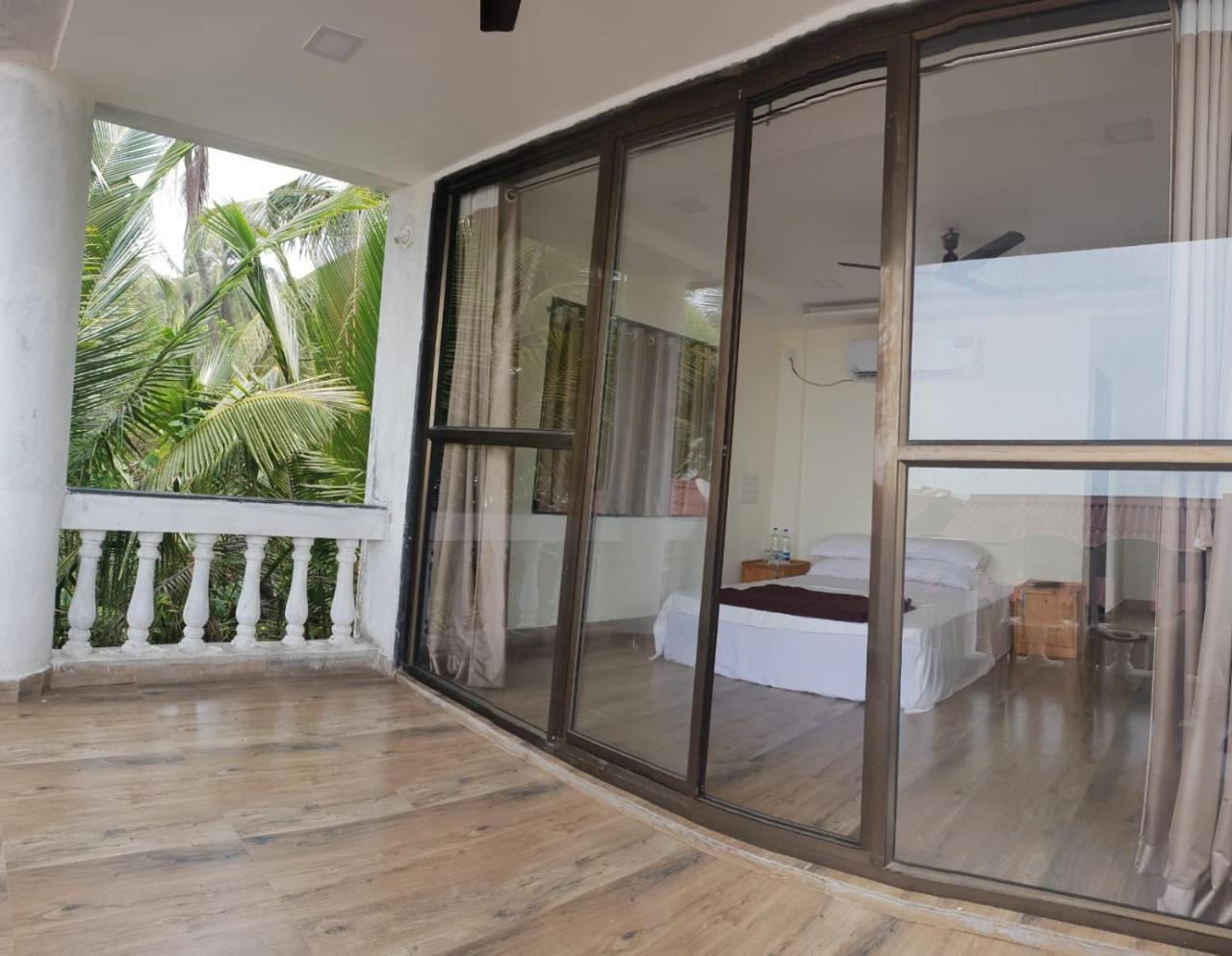 Klub Khavana- The Exclusive Beachfront Resort Vengurla Extérieur photo